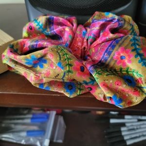 3 pk. natural life XL floral scrunchies